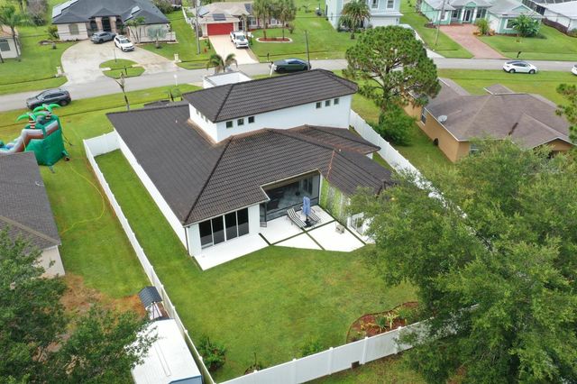 6008 NW Winfield Drive, Port St. Lucie, FL 34986
