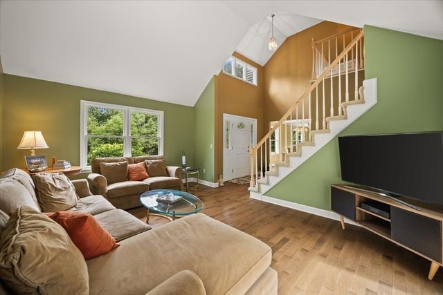 100 W Lake Dr, Taunton, MA 02780