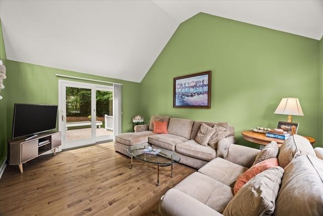 100 W Lake Dr, Taunton, MA 02780