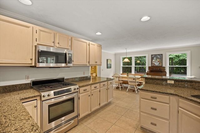 100 W Lake Dr, Taunton, MA 02780