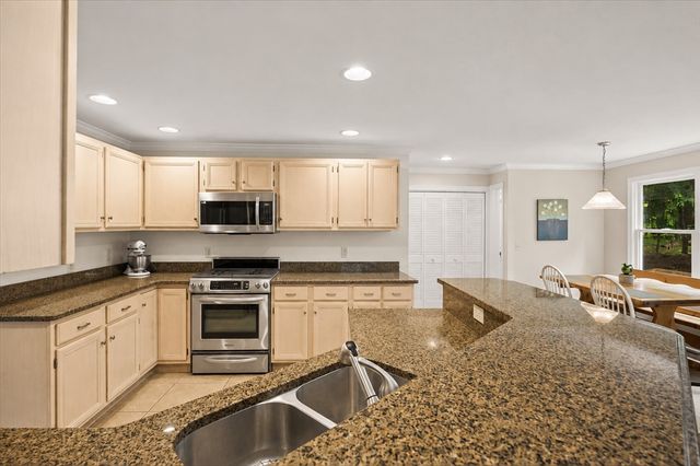 100 W Lake Dr, Taunton, MA 02780