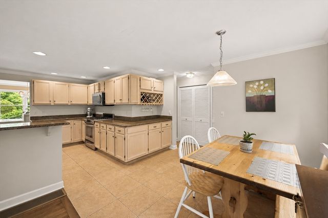 100 W Lake Dr, Taunton, MA 02780