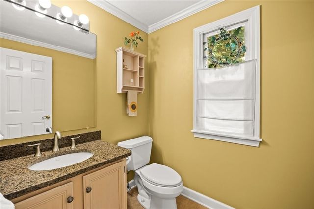 100 W Lake Dr, Taunton, MA 02780