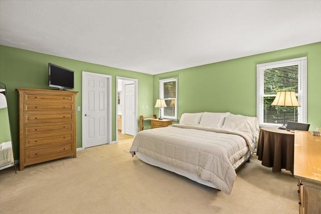 100 W Lake Dr, Taunton, MA 02780