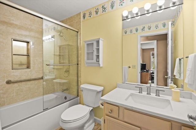 100 W Lake Dr, Taunton, MA 02780