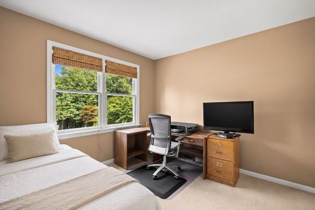 100 W Lake Dr, Taunton, MA 02780