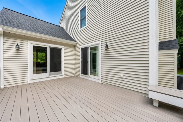 100 W Lake Dr, Taunton, MA 02780