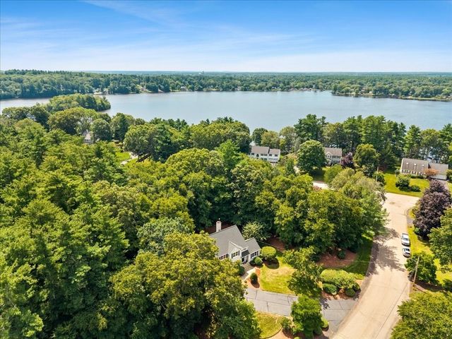 100 W Lake Dr, Taunton, MA 02780