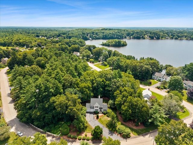 100 W Lake Dr, Taunton, MA 02780