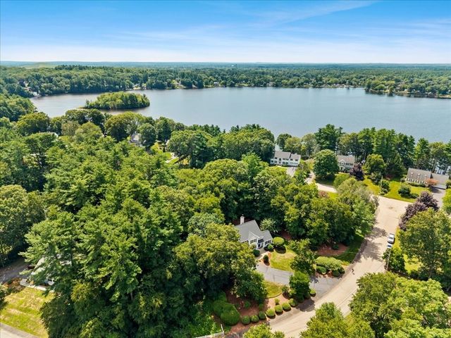 100 W Lake Dr, Taunton, MA 02780