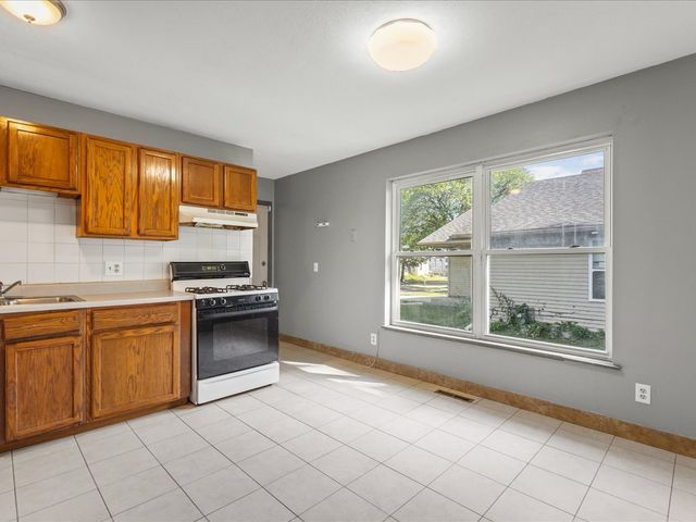 712 Cherry Street, Rockford, IL 61101