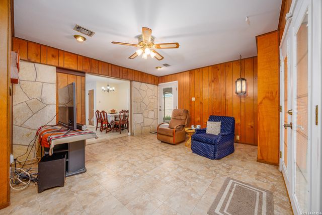 4815 IRMA AVE, San Antonio, TX 78237