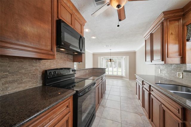 28914 Pine Hill Drive, Shenandoah, TX 77381