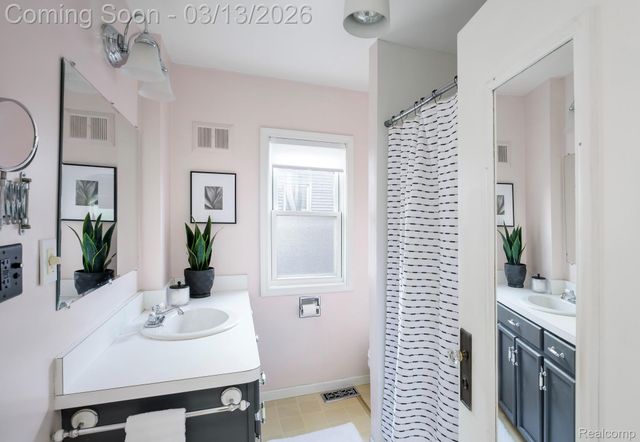 726 W Breckenridge Street, Ferndale, MI 48220