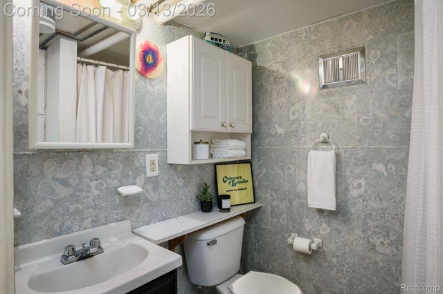 726 W Breckenridge Street, Ferndale, MI 48220