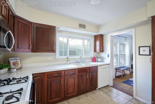 726 W Breckenridge Street, Ferndale, MI 48220