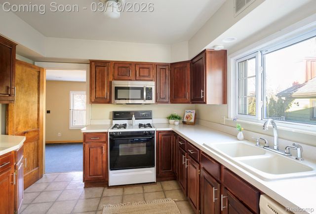 726 W Breckenridge Street, Ferndale, MI 48220