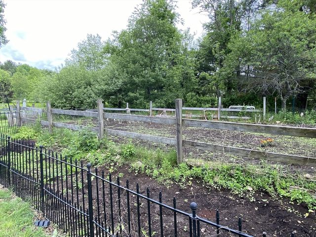 845 Town Farm Rd, Warren, MA 01083