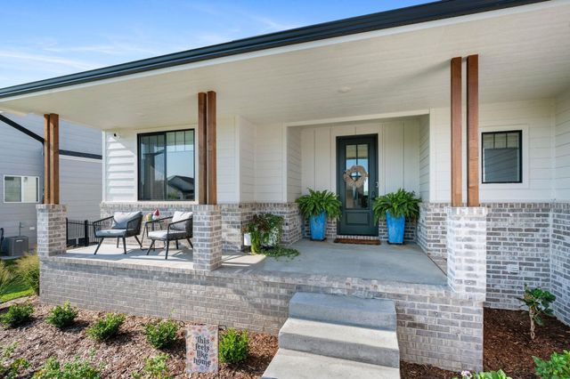 1327 W Footbridge St, Goddard, KS 67052