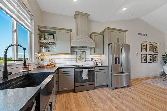 1327 W Footbridge St, Goddard, KS 67052