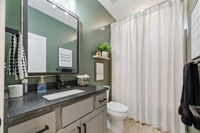 1327 W Footbridge St, Goddard, KS 67052