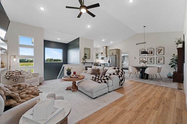 1327 W Footbridge St, Goddard, KS 67052