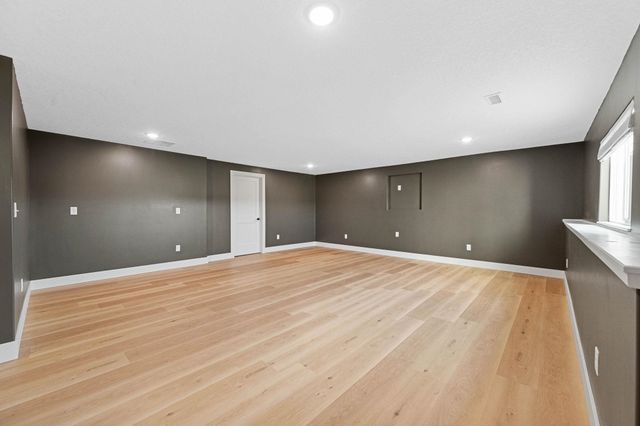 1327 W Footbridge St, Goddard, KS 67052