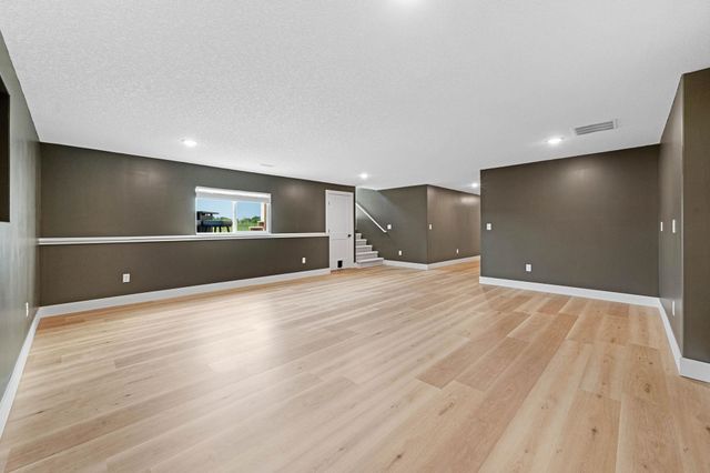 1327 W Footbridge St, Goddard, KS 67052