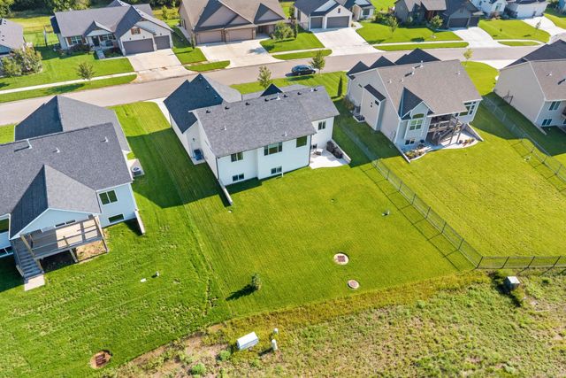 1327 W Footbridge St, Goddard, KS 67052