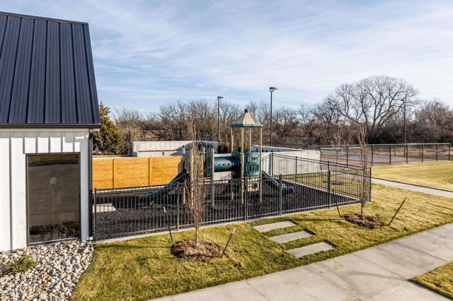 1327 W Footbridge St, Goddard, KS 67052