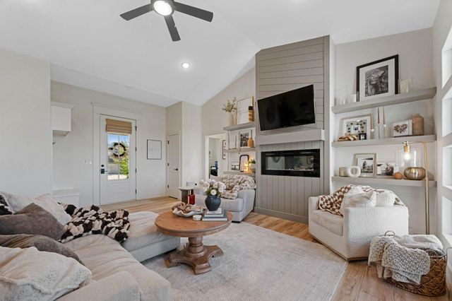 1327 W Footbridge St, Goddard, KS 67052