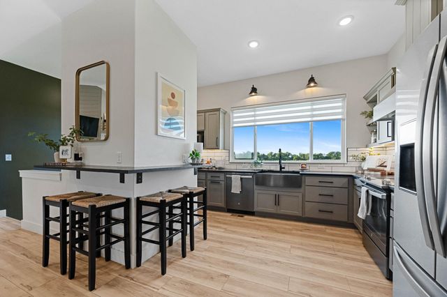 1327 W Footbridge St, Goddard, KS 67052