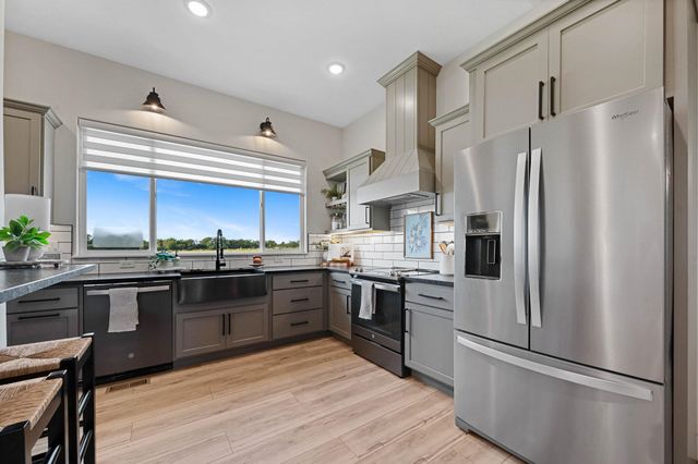 1327 W Footbridge St, Goddard, KS 67052