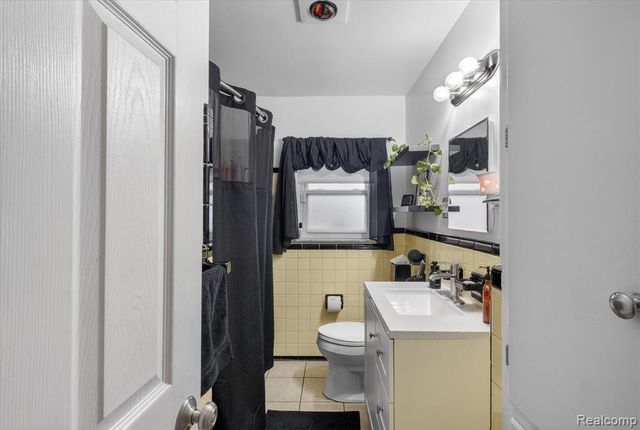 28901 Joan Street, Saint Clair Shores, MI 48081