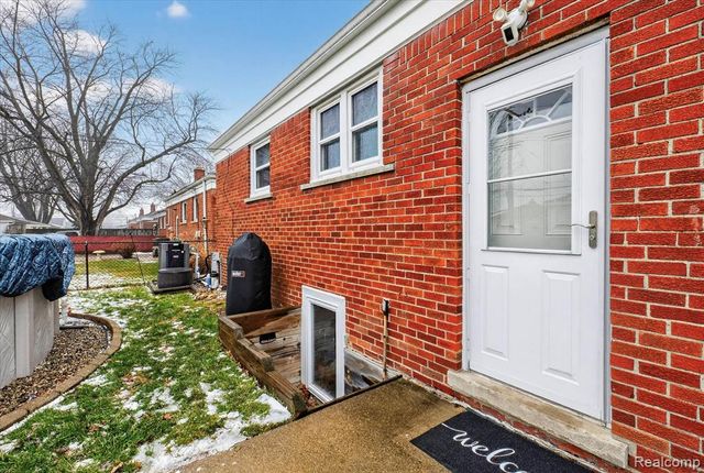 28901 Joan Street, Saint Clair Shores, MI 48081