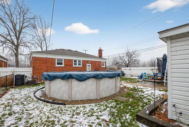 28901 Joan Street, Saint Clair Shores, MI 48081