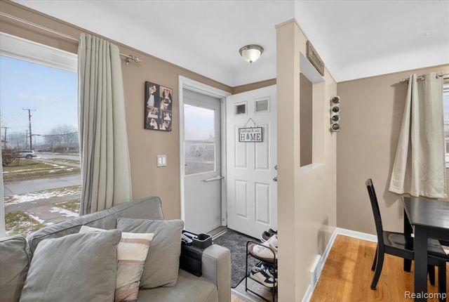 28901 Joan Street, Saint Clair Shores, MI 48081