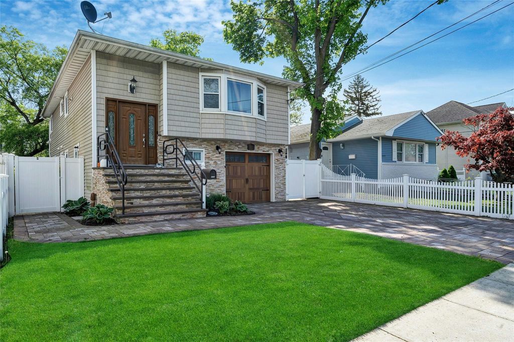 2375 Bayview Avenue, Wantagh, NY 11793