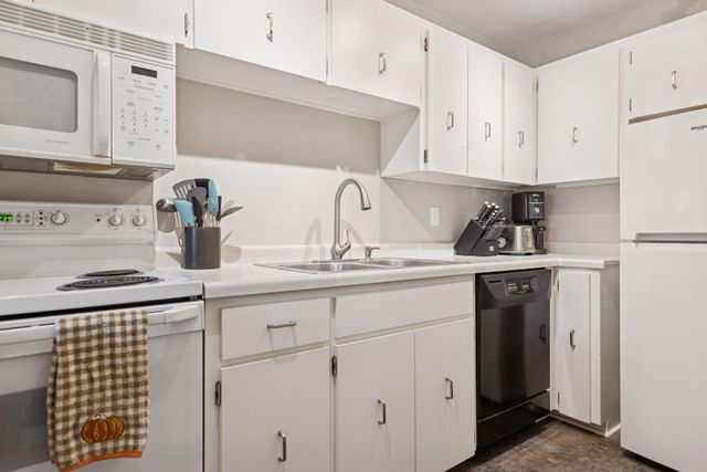 4120 Parklawn Avenue 119, Edina, MN 55435