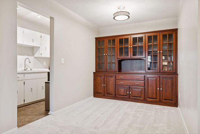 4120 Parklawn Avenue 119, Edina, MN 55435