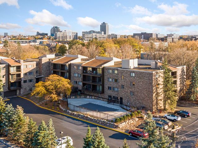 4120 Parklawn Avenue 119, Edina, MN 55435