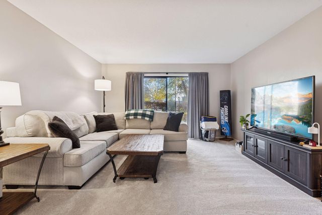 4120 Parklawn Avenue 119, Edina, MN 55435