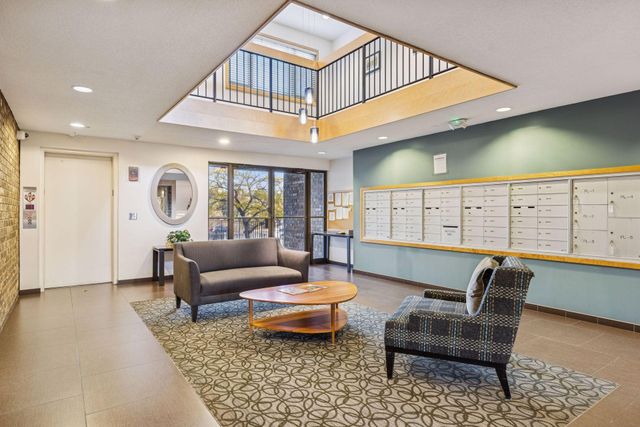 4120 Parklawn Avenue 119, Edina, MN 55435