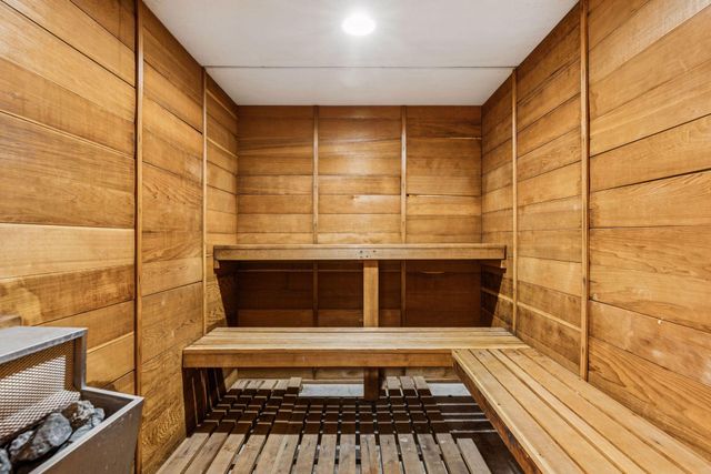 4120 Parklawn Avenue 119, Edina, MN 55435