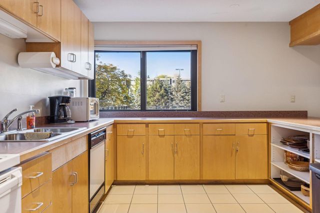 4120 Parklawn Avenue 119, Edina, MN 55435