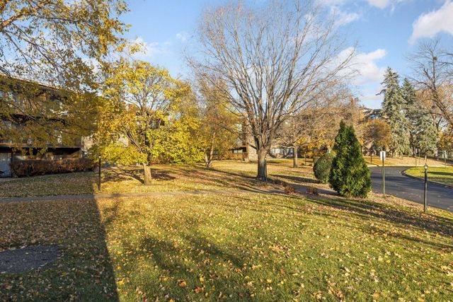 4120 Parklawn Avenue 119, Edina, MN 55435
