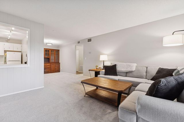 4120 Parklawn Avenue 119, Edina, MN 55435