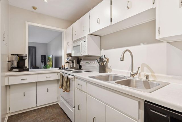 4120 Parklawn Avenue 119, Edina, MN 55435