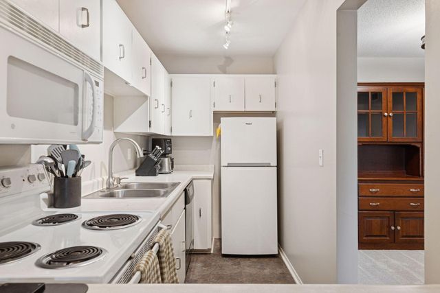 4120 Parklawn Avenue 119, Edina, MN 55435