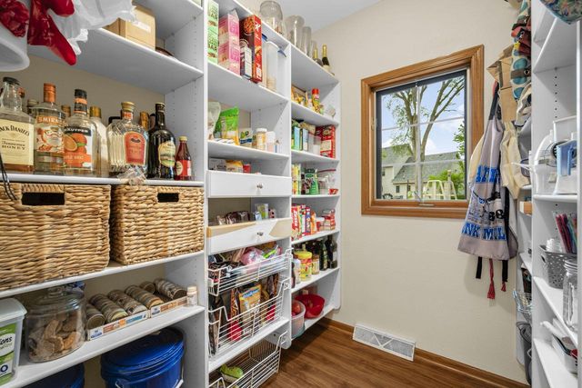 5429 Yale DRIVE, Franklin, WI 53132